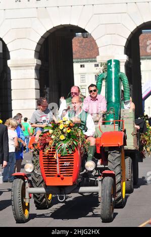 Wien, Österreich. 09. September 2012. Erntefest 2012 in Wien am Heldenplatz. Erntemaschine an Thanksgiving Stockfoto