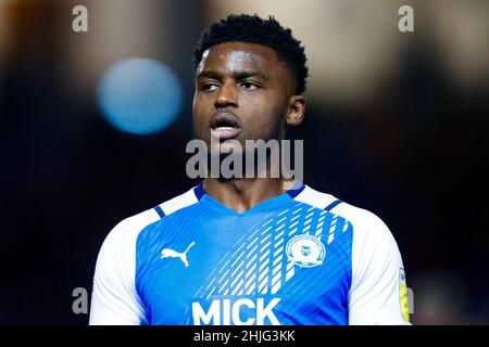 Peterborough, Großbritannien. 29th. Januar 2022; Weston Homes Stadium, Peterborough, Cambs, England; Championship Football, Peterborough United&#xa0;Versus Sheffield United; Bali Mumba of Peterborough United Credit: Action Plus Sports Images/Alamy Live News Credit: Action Plus Sports Images/Alamy Live News Stockfoto