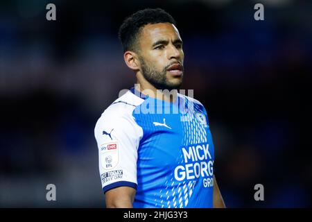 Peterborough, Großbritannien. 29th. Januar 2022; Weston Homes Stadium, Peterborough, Cambs, England; Championship Football, Peterborough United&#xa0;Versus Sheffield United; Nathan Thompson von Peterborough United Credit: Action Plus Sports Images/Alamy Live News Credit: Action Plus Sports Images/Alamy Live News Stockfoto