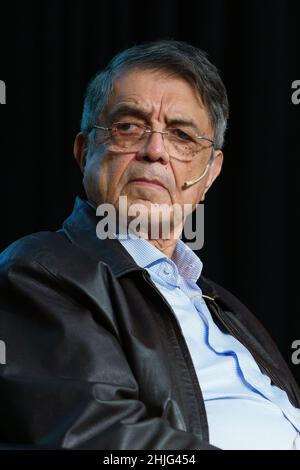 Madrid, Spanien. 28th Januar 2022. Der Schriftsteller Sergio Ramírez Mercado wurde während einer Konferenz „Mexiko in Büchern“ am Cervantes-Institut in Madrid gesehen. Kredit: SOPA Images Limited/Alamy Live Nachrichten Stockfoto