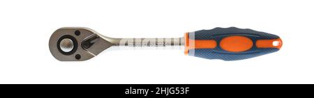 Drehmomentschlüssel isoliert auf weißem, schwarzem und orangefarbenem Gummigriff. Arbeitswerkzeug mit umkehrbaren Ratschen zum Anziehen von Schrauben und Muttern, Design-Element. Stockfoto