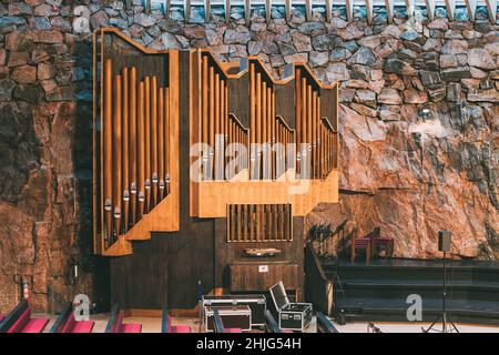 Helsinki, Finnland. Nahansicht Der Pfeifenorgel In Der Lutherischen Tempeliaukio-Kirche, Auch Bekannt Als Kirche Des Felsens Und Des Felsens Stockfoto