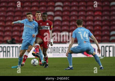 MIDDLESBROUGH, GROSSBRITANNIEN. JAN 29th Anfernee Dijksteel von Middlesbrough gewinnt während des Sky Bet Championship-Spiels zwischen Middlesbrough und Coventry City am Samstag, dem 29th. Januar 2022, im Riverside Stadium in Middlesbrough den Besitz. (Kredit: Michael Driver | MI News ) Kredit: MI Nachrichten & Sport /Alamy Live News Stockfoto