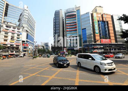 Dhaka, Bangladesch. 28th Januar 2022. Verkehr gesehen am Gulshan Kreis in Dhaka City, Bangladesch. Kredit: SOPA Images Limited/Alamy Live Nachrichten Stockfoto