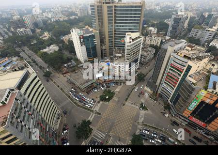 Dhaka, Bangladesch. 28th Januar 2022. Luftaufnahme des Gulshan-Kreises in Dhaka City, Bangladesch. Kredit: SOPA Images Limited/Alamy Live Nachrichten Stockfoto