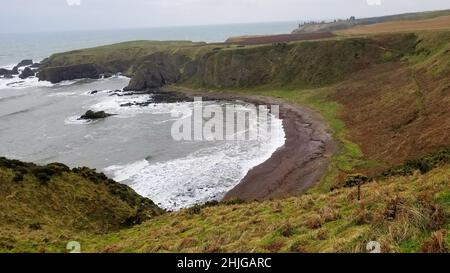 Ein Foto der regnerischen und bewölkten Landschaft in der Nähe von Stonehaven, Schottland. Stockfoto