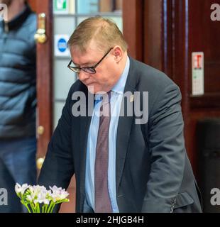 Brentwood, Großbritannien. 29th Januar 2022. Brentwood Essex 29th Jan 2022 Holocaust Trust Memorial Meeting an der Brentwood County High School, Foto: Mark Francois MP für Wickford und Rayleigh Credit: Ian Davidson/Alamy Live News Stockfoto