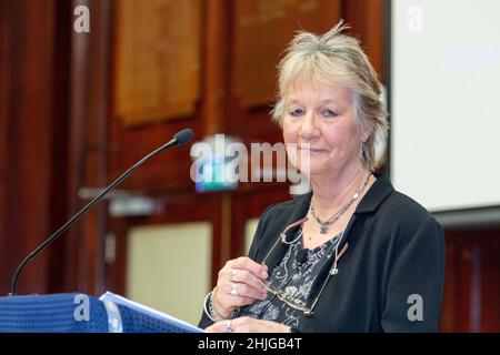 Brentwood, Großbritannien. 29th Januar 2022. Brentwood Essex 29th Jan 2022 Holocaust Trust Memorial Meeting at Brentwood County High School, Moria Dare-Edwards, Credit: Ian Davidson/Alamy Live News Stockfoto