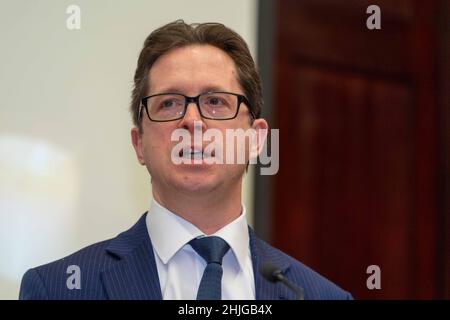 Brentwood, Großbritannien. 29th Januar 2022. Brentwood Essex 29th Jan 2022 Holocaust Trust Memorial Meeting at Brentwood County High School, Alex Burkhart MP, Credit: Ian Davidson/Alamy Live News Stockfoto