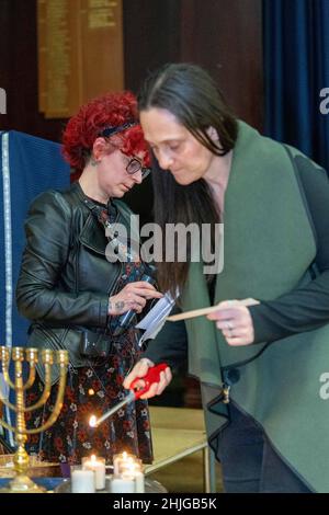 Brentwood, Großbritannien. 29th Januar 2022. Brentwood Essex 29th Jan 2022 Holocaust Trust Memorial Meeting at Brentwood County High School, Credit: Ian Davidson/Alamy Live News Stockfoto