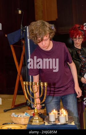 Brentwood, Großbritannien. 29th Januar 2022. Brentwood Essex 29th Jan 2022 Holocaust Trust Memorial Meeting at Brentwood County High School, Credit: Ian Davidson/Alamy Live News Stockfoto