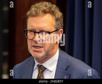 Brentwood, Großbritannien. 29th Januar 2022. Brentwood Essex 29th Jan 2022 Holocaust Trust Memorial Meeting an der Brentwood County High School, Foto: Jacob Vince CEO von Christian Friends of Israeli Credit: Ian Davidson/Alamy Live News Stockfoto