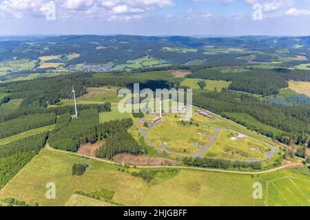 Luftaufnahme, Buchhagen Berg und Windturbine, ehemalige Nike Feuerwache, jetzt Trainingsgebiet der Olpe Bezirkspolizei, Fretter, Stockfoto