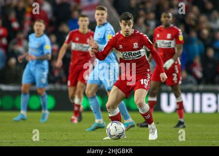 MIDDLESBROUGH, GROSSBRITANNIEN. JAN 29th Middlesbroughs Martín Payero spielt einen Vorwärtsball während des Sky Bet Championship-Spiels zwischen Middlesbrough und Coventry City im Riverside Stadium, Middlesbrough am Samstag, 29th. Januar 2022. (Kredit: Michael Driver | MI News ) Kredit: MI Nachrichten & Sport /Alamy Live News Stockfoto