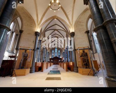 London, Greater London, England, Januar 5th 2022: Innenansicht der Temple Church mit Blick auf das Kirchenschiff zum Altar mit den Bänken auf beiden Seiten, Tempelbereich Stockfoto