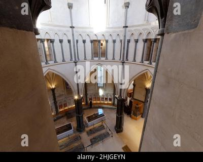 London, Greater London, England, Januar 5th 2022: Innenansicht der Temple Church im Londoner Tempelviertel, erbaut von den berühmten Tempelrittern. Stockfoto