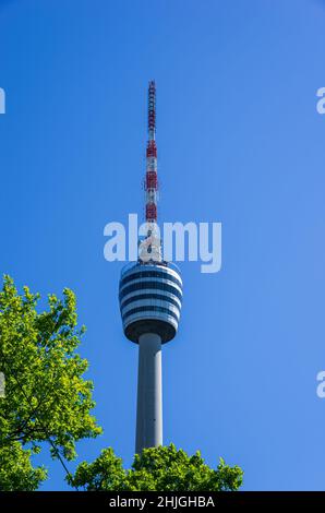 Oberer Teil und Aussichtsplattform des Stuttgarter Fernsehturms, Baden-Württemberg, Deutschland. Stockfoto