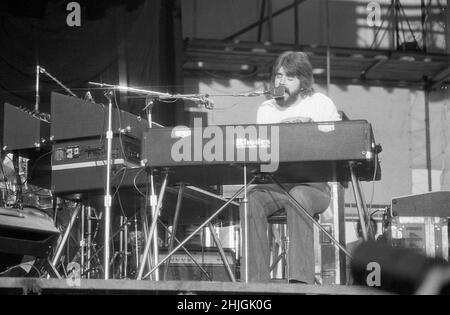 Der amerikanische Keyboarder Michael McDonald tritt mit den Doobie Brothers beim Reading Festival 1977 in England auf. Stockfoto