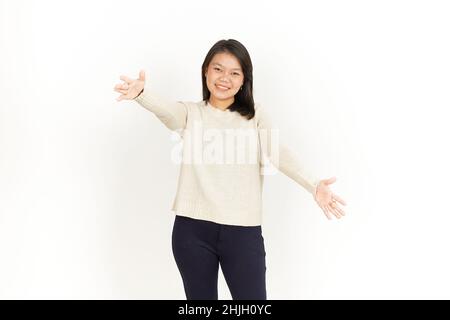 Geben Sie eine Hug der schönen asiatischen Frau isoliert auf weißem Hintergrund Stockfoto