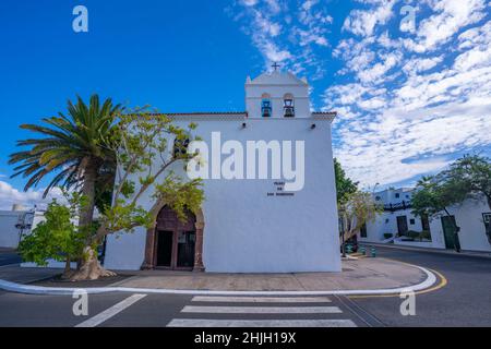 Blick auf die Kirche Parroquia Nuestra Señora de los Remedios, Yaisa, Lanzarote, Kanarische Inseln, Spanien, Europa Stockfoto