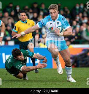 Galway, Irland. 29th Januar 2022. Kyle Steyn aus Glasgow läuft mit dem Ball während des Spiels der United Rugby Championship Round 11 zwischen Connacht Rugby und Glasgow Warriors am 29. Januar 2022 auf dem Sportplatz in Galway, Irland (Foto von Andrew SURMA/ Quelle: SIPA USA/Alamy Live News Stockfoto