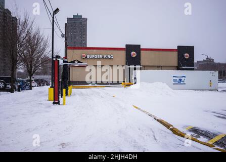 Bronx, New York, USA. 29th Januar 2022. Nor'oster bedeckt die Bronx, als der Schnee am Freitagabend auf den Samstagnachmittag fiel. (Bild: © Steve Sanchez/Pacific Press via ZUMA Press Wire) Bild: ZUMA Press, Inc./Alamy Live News Stockfoto