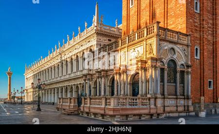 Loggetta di San Marco, Venedig, Italien. Erbaut von Jacopo Sansovino zwischen 1538 und 1546. Stockfoto