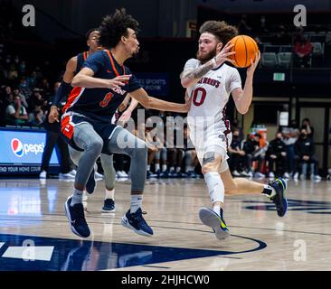 Januar 29 2022 Moraga, CA U.S.A. St. Mary's Guard Logan Johnson (0) fährt während des NCAA Men's Basketball Spiels zwischen Pepperdine Waves und Saint Mary's Gaels zum Reifen. Saint MaryÕs schlug Pepperdine 81-57 im University Credit Union Pavilion Moraga Calif. Thurman James/CSM Stockfoto