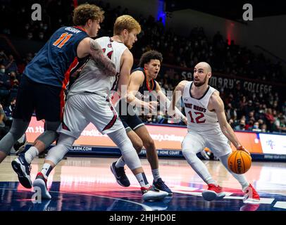 Januar 29 2022 Moraga, CA U.S.A. Tommy Kuhse (12), Wache der St. Mary, fährt zum Korb und punktet beim NCAA Männer Basketball Spiel zwischen Pepperdine Waves und Saint Mary's Gaels. Saint MaryÕs schlug Pepperdine 81-57 im University Credit Union Pavilion Moraga Calif. Thurman James/CSM Stockfoto