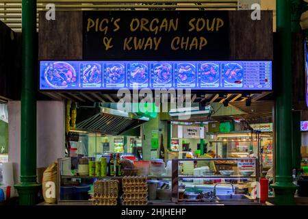 Singapur - 07. September 2019: Schweinegorgelsuppe Chinesischer Restaurantstand im Straßenhändler-Zentrum Lau Pa Sat Telok Ayer Market Stockfoto