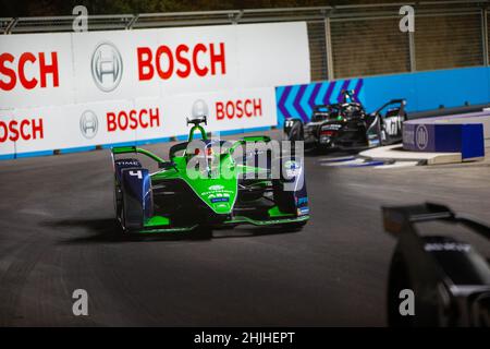 (220130) -- RIYADH, 30. Januar 2022 (Xinhua) -- Robin Frijns von Envision Racing startet im zweiten Lauf der ABB Formel-E-Weltmeisterschaft DIRIYAH E-Prix, Riad, Saudi-Arabien, 29. Januar 2022. (Saudisches Medienministerium über Xinhua) Stockfoto