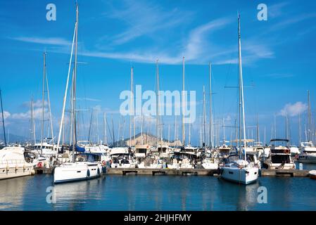 Yachten im Hafen Stockfoto