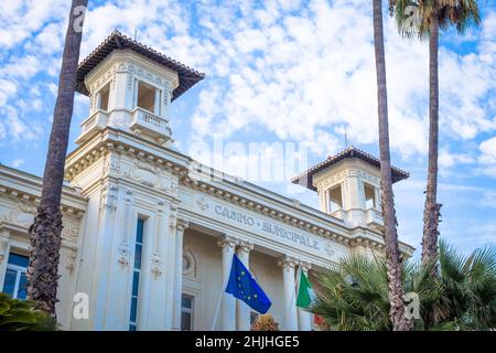 SANREMO, ITALIEN - CA. AUGUST 2020: Blick auf das Casino von Sanremo, eines der wichtigsten Wahrzeichen der Stadt und der Region Ligurien Stockfoto