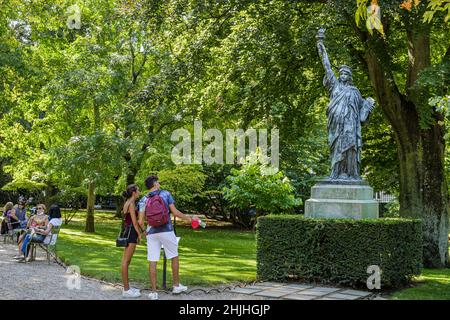 Frankreich. Paris (75) (th District) Jardin du Luxembourg. Die Statue der "Freiheit, die die Welt erleuchtet" . Replik des Bronzemodells, das Auguste Barthold Stockfoto