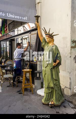 Frankreich. Paris (75) (5th Bezirk) Freiheitsstatue, nach dem Vorbild der Freiheitsstatue in New York (von Bartholdi produziert), vor dem 'Caps Stockfoto