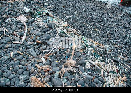 Koh Lipe, Thailand 12.10.2021 Trash rund um die Ko hin Ngam Felseninsel Stockfoto