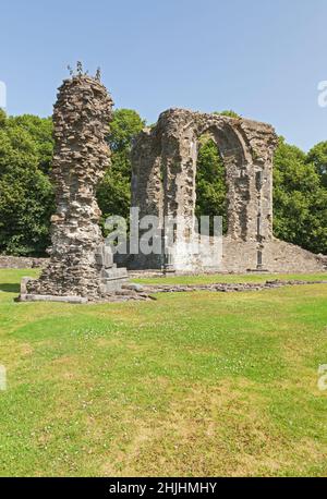 Neath Abbey Ruins (12. Jahrhundert), Neath Port Talbot, South Wales, Großbritannien Stockfoto