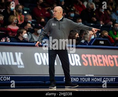 Januar 29 2022 Moraga, CA U.S.A. Randy Bennett, Cheftrainer von St. Mary, auf dem Platz während des NCAA Männer Basketballspiels zwischen Pepperdine Waves und Saint Mary's Gaels. Saint MaryÕs schlug Pepperdine 81-57 im University Credit Union Pavilion Moraga Calif. Thurman James / CSM Stockfoto