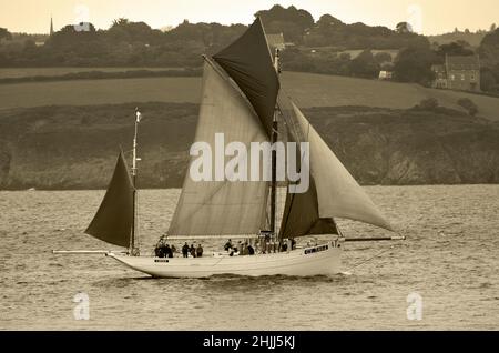 Kulturelle Veranstaltung mit hölzernen alten Fischerbooten in Douarnenez, Bretagne. Stockfoto