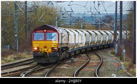 Diesellokomotive der Baureihe 66 No 140 nähert sich dem Bahnhof Shipley mit dem Tilcon Güterzug Stockfoto