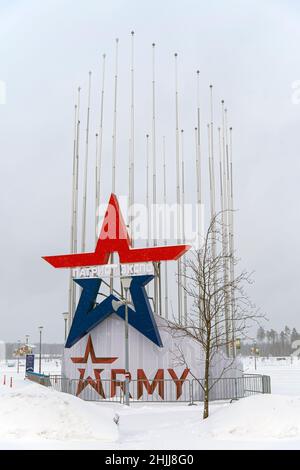 Patriot Expo Park. Blau-roter Stern am Eingang zum Park. 19. Dezember 2021. Region Moskau, Russland Stockfoto