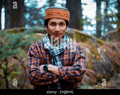 Indien. Ein Pahadi-Junge mit Himachali-Mütze Stockfoto