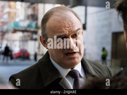 London, Großbritannien. 30th Januar 2022. Sir Ed Davey, Vorsitzender der Liberaldemokraten, in den BBC-Studios für die Sunday Morning Show mit Sophie Raworth. Kredit: Mark Thomas/Alamy Live Nachrichten Stockfoto