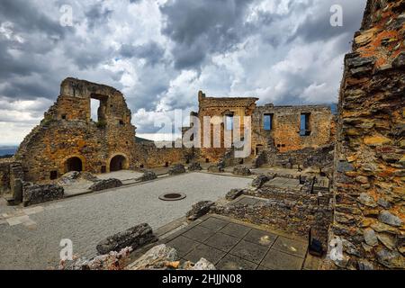 Schloss, Innenhof, Dorf Castelo Rodrigo, Serra da Estrela, Beira Alta, Portugal Stockfoto