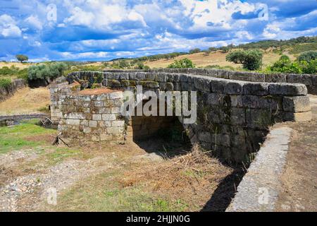 Alte Brücke, Dorf Idanha-a-Velha, Serra da Estrela, Beira Alta, Portugal Stockfoto