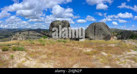 Felsformationen um das Dorf Idanha-a-Velha, Serra da Estrela, Beira Alta, Portugal Stockfoto