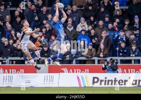 Sale, Großbritannien. 30th. Januar 2022; AJ Bell Stadium, Eccles, Greater Manchester, England: Gallagher Premiership Rugby, Sale V Leicester; Luke James of Sale Sharks fängt den Ball Kredit: Action Plus Sports Images/Alamy Live News Stockfoto