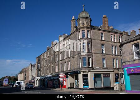 Blick auf die High Street in Portobello, Edinburgh in Großbritannien Stockfoto