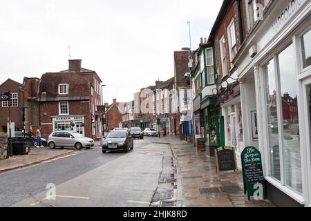 Geschäfte auf der East Street in Blandford Forum, Dorset in Großbritannien, aufgenommen am 26. Oktober 2020 Stockfoto