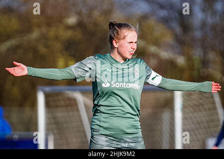 Andernach, Deutschland. 30th Januar 2022. Andernach, Deutschland, Januar 30th Amber van Heeswijk (8 Mönchengladbach) reagiert im Winter-Vorsaison-Freundschaftsspiel zwischen SG 99 Andernach und Borussia Mönchengladbach im Andernach-Stadion in Andernach. Norina Toenges/Sports Press Phot Credit: SPP Sport Press Photo. /Alamy Live News Stockfoto